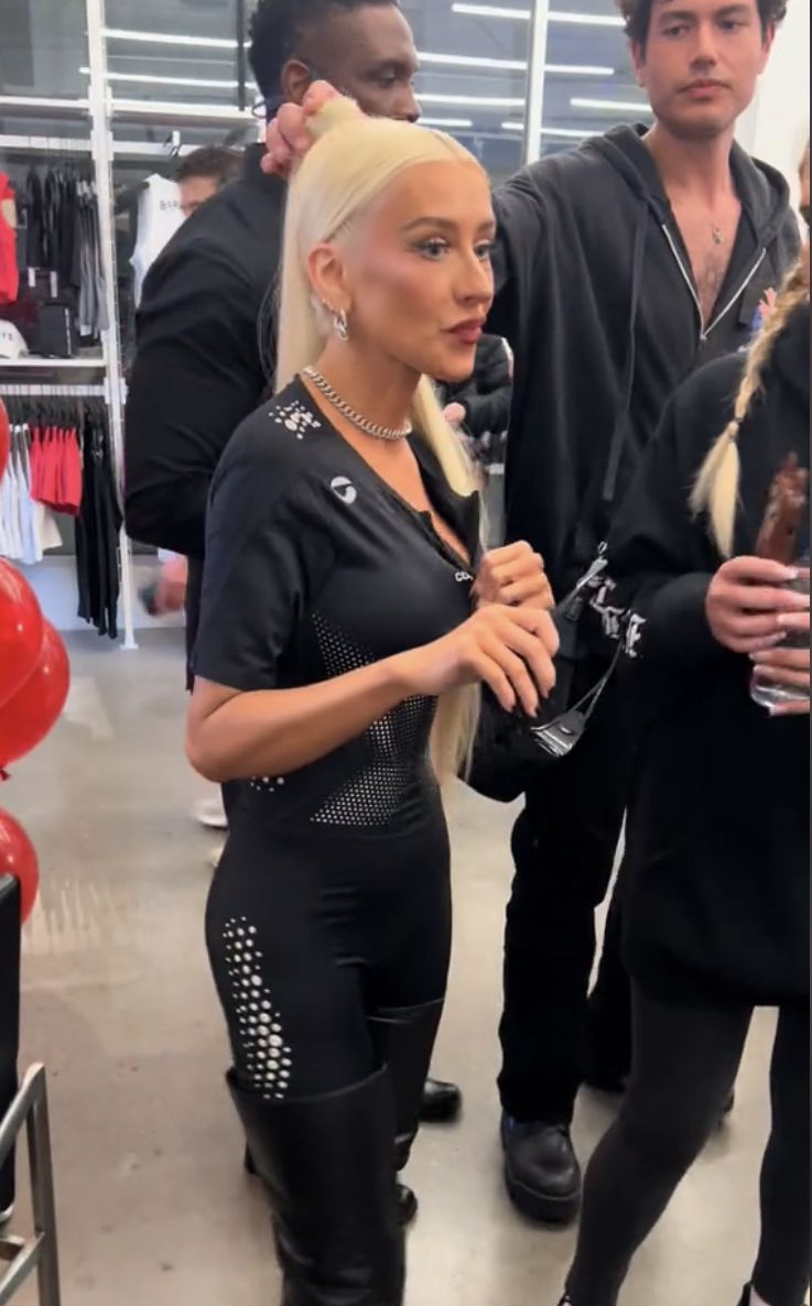 Fans Speculate On Christina Aguilera's Dramatic Transformation Fans Speculate On Christina Aguilera's Dramatic Transformation