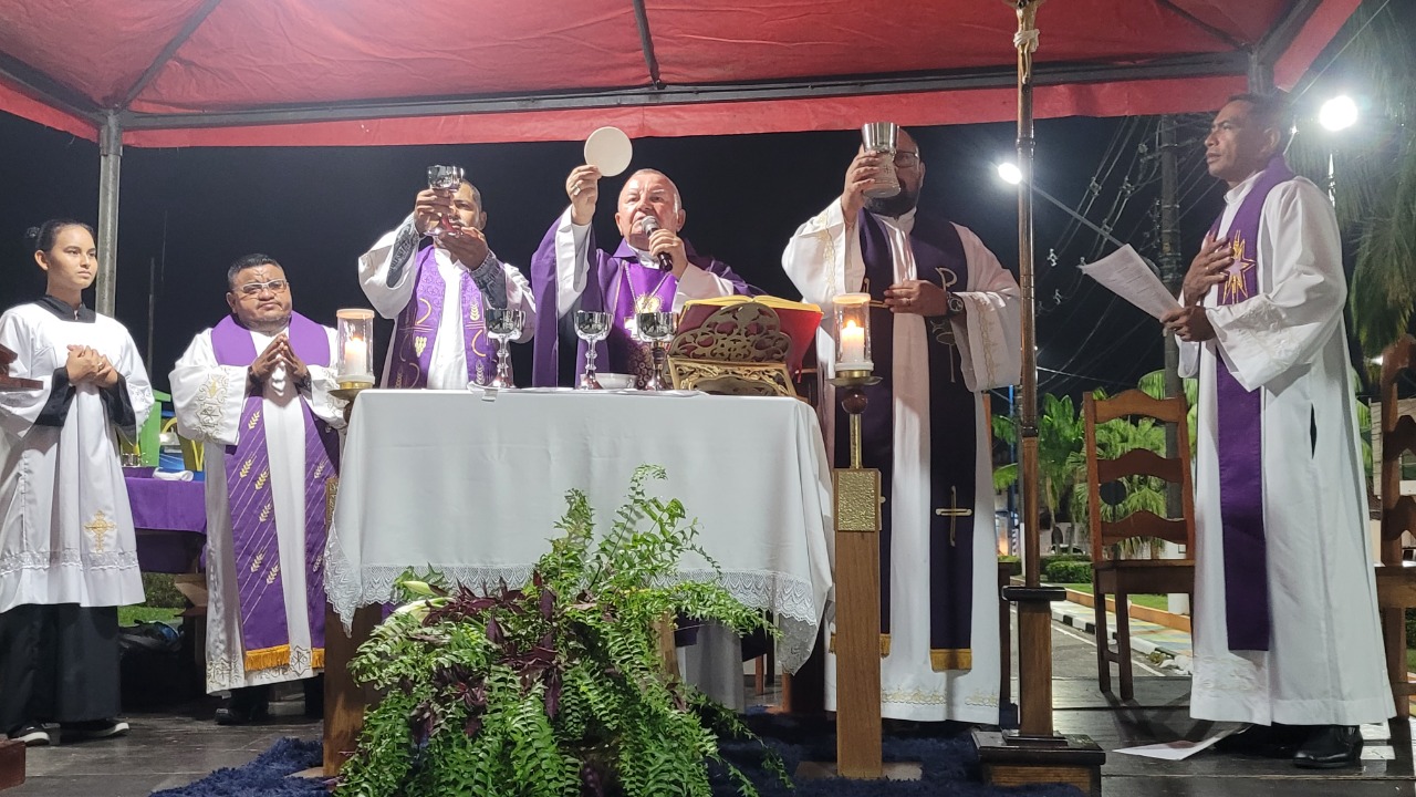 Fiéis Dormem Nas Ruas Do Vaticano Para Missa De Funeral Do Papa Francisco Fiéis Dormem Nas Ruas Do Vaticano Para Missa De Funeral Do Papa Francisco