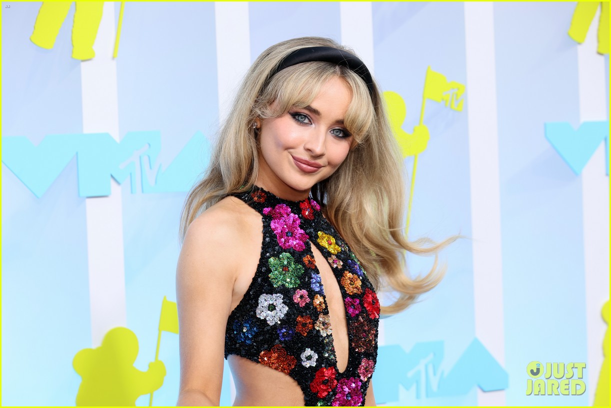Fortnite V34.30 Update: Sabrina Carpenter Skin, New Items & Gameplay Details Fortnite V34.30 Update: Sabrina Carpenter Skin, New Items & Gameplay Details