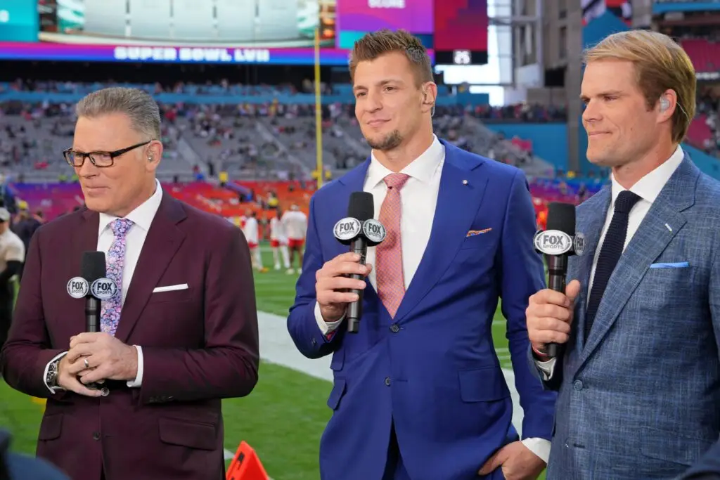 Fox Sports Emmy Nod: Greg Olsen Edges Out Tom Brady Fox Sports Emmy Nod: Greg Olsen Edges Out Tom Brady