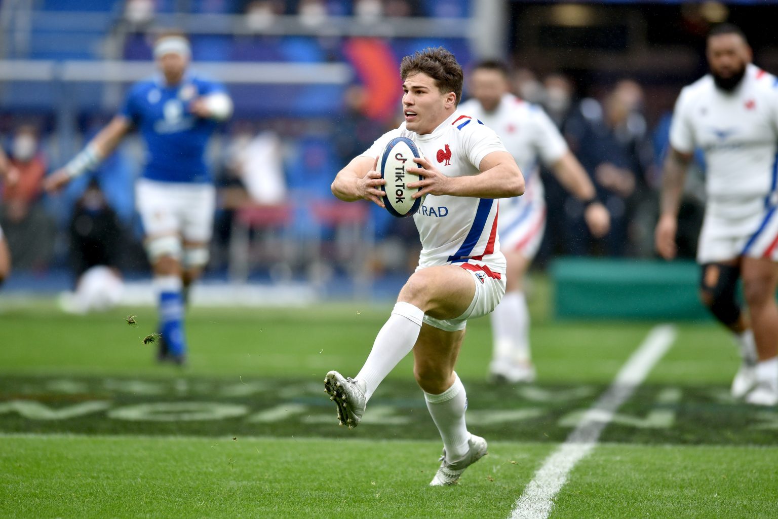 France's Rugby Triumph: Dupont's Masterclass Against Italy