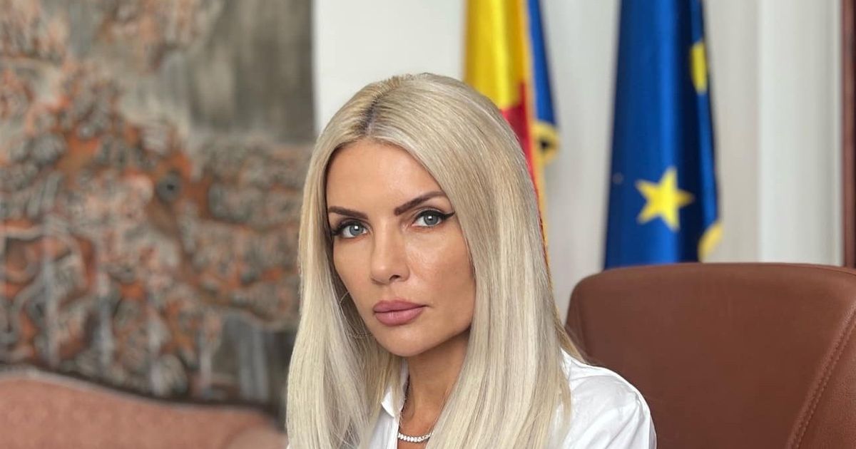 Frații Tate: Primele Imagini După Eliberarea Din Arest Frații Tate: Primele Imagini După Eliberarea Din Arest