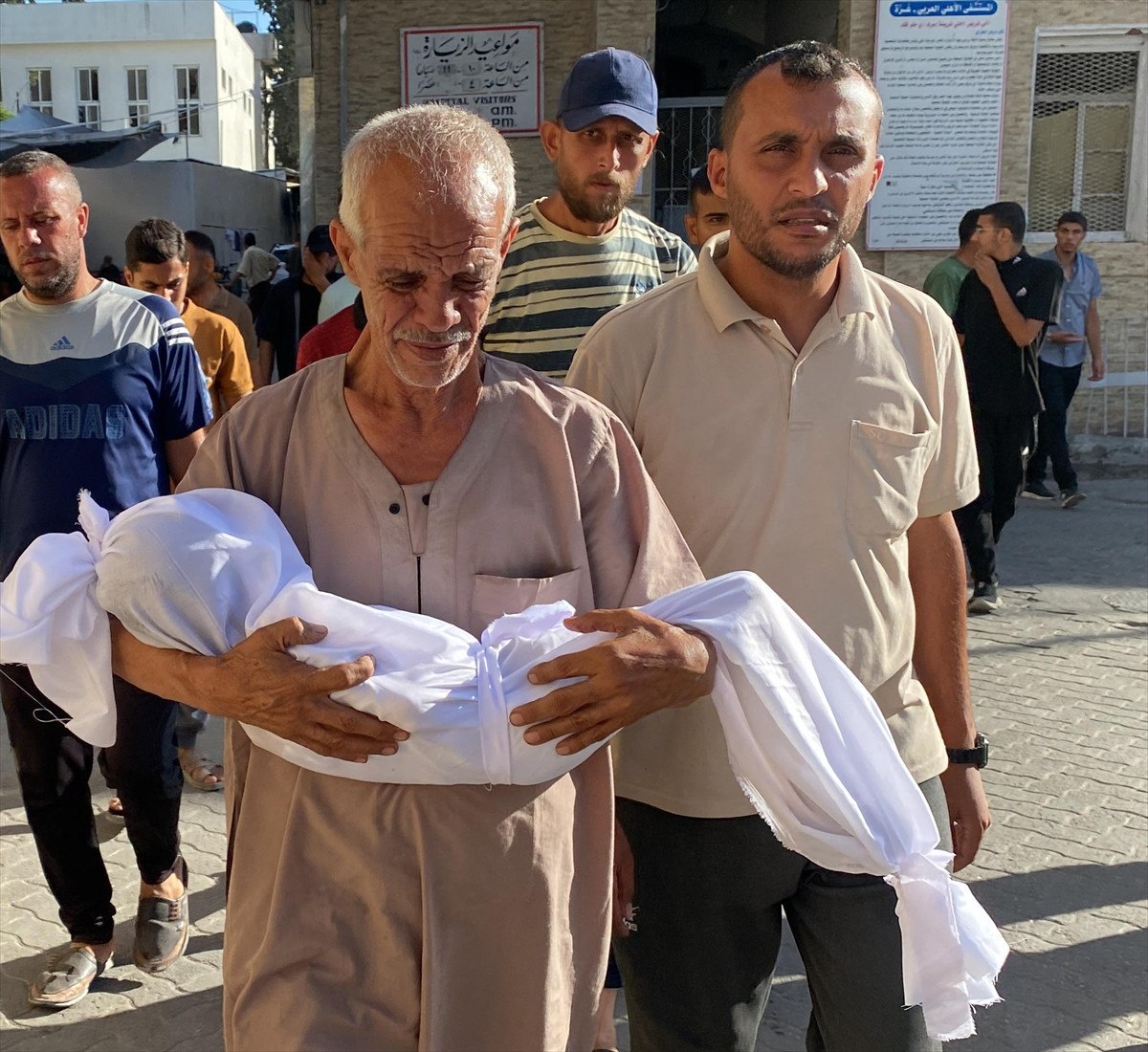 Gazze'deki Kanserli Çocuklar İçin Ürdün'de Yeni Bir Başlangıç Gazze'deki Kanserli Çocuklar İçin Ürdün'de Yeni Bir Başlangıç