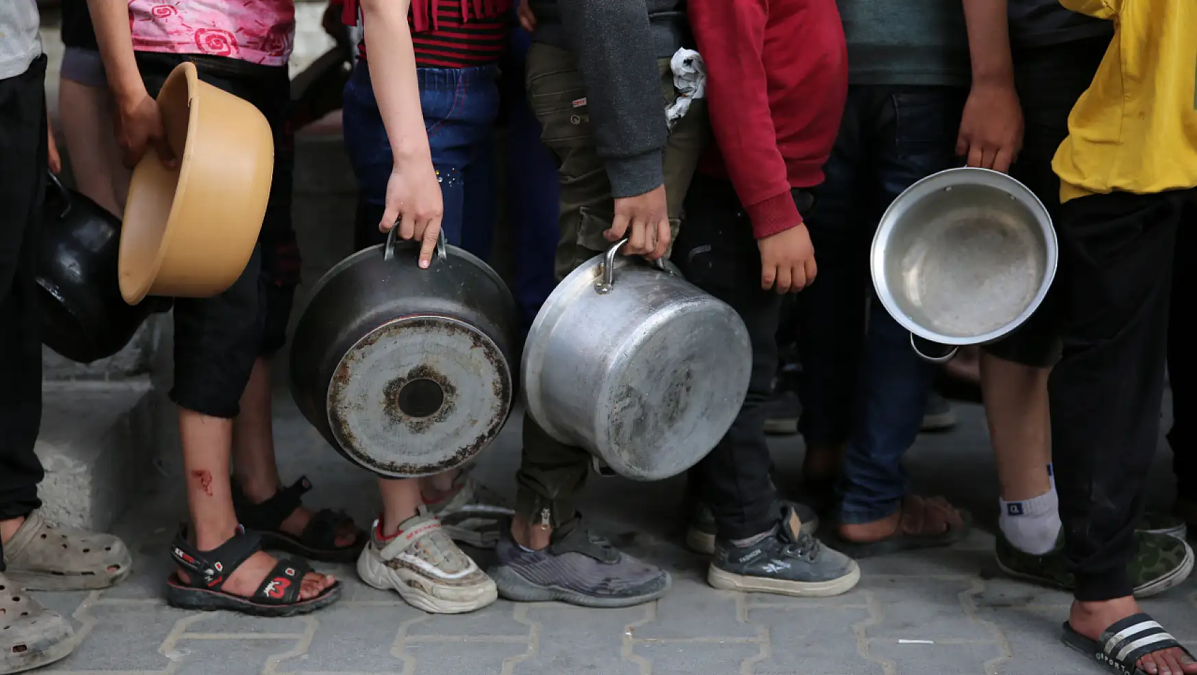 Gazzeli Çocuklar Çadırda Kuran-ı Kerim Ezberliyor: Bir Örnek Hikaye Gazzeli Çocuklar Çadırda Kuran-ı Kerim Ezberliyor: Bir Örnek Hikaye