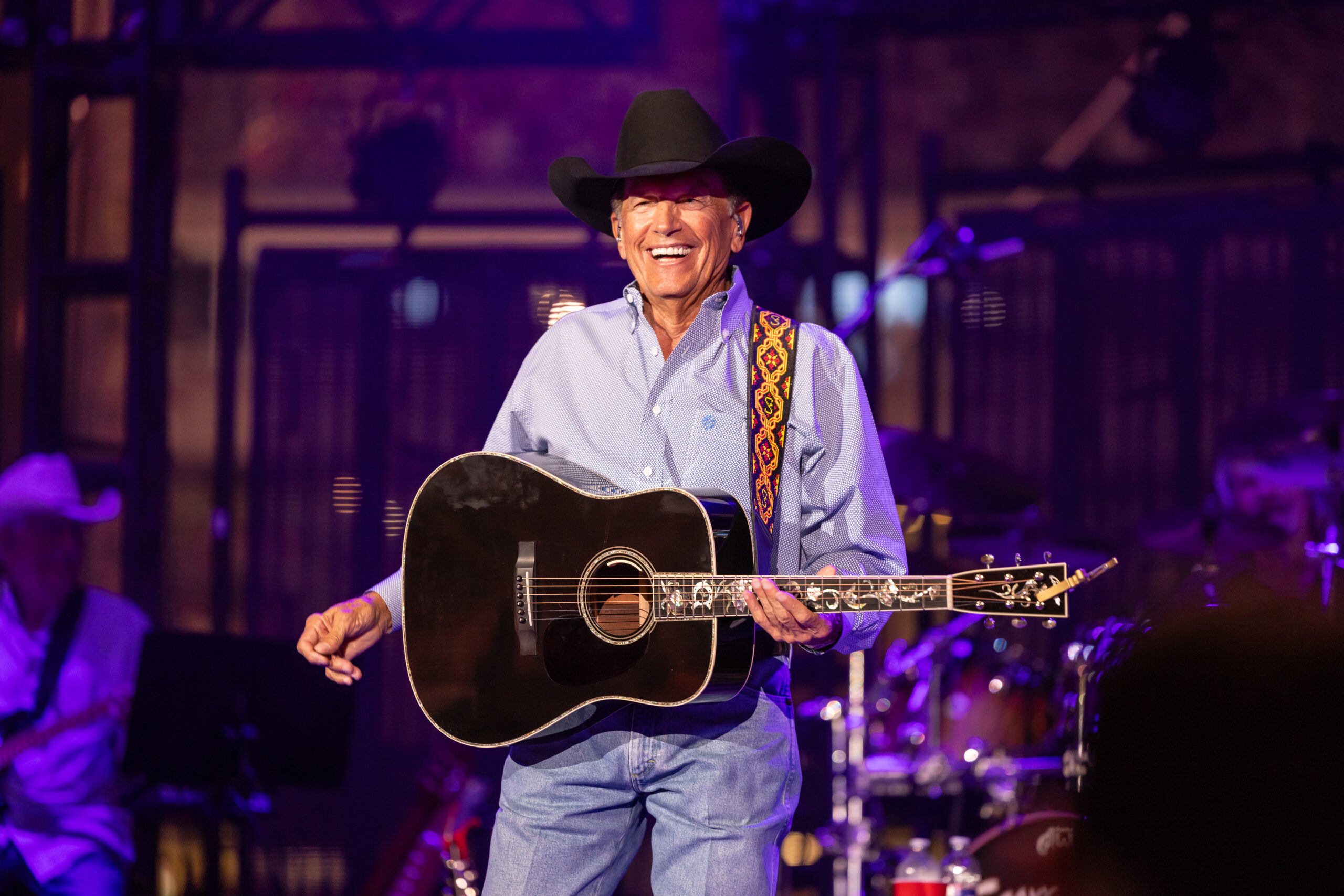 George Strait Makes Unexpected Dairy Queen Drive-Thru Appearance George Strait Makes Unexpected Dairy Queen Drive-Thru Appearance