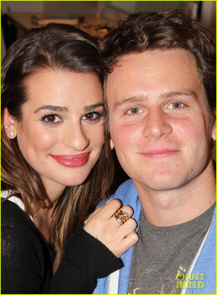Gideon Glick And Jonathan Groff's Étoile Reunion: A Hilarious Spring Awakening Callback Gideon Glick And Jonathan Groff's Étoile Reunion: A Hilarious Spring Awakening Callback