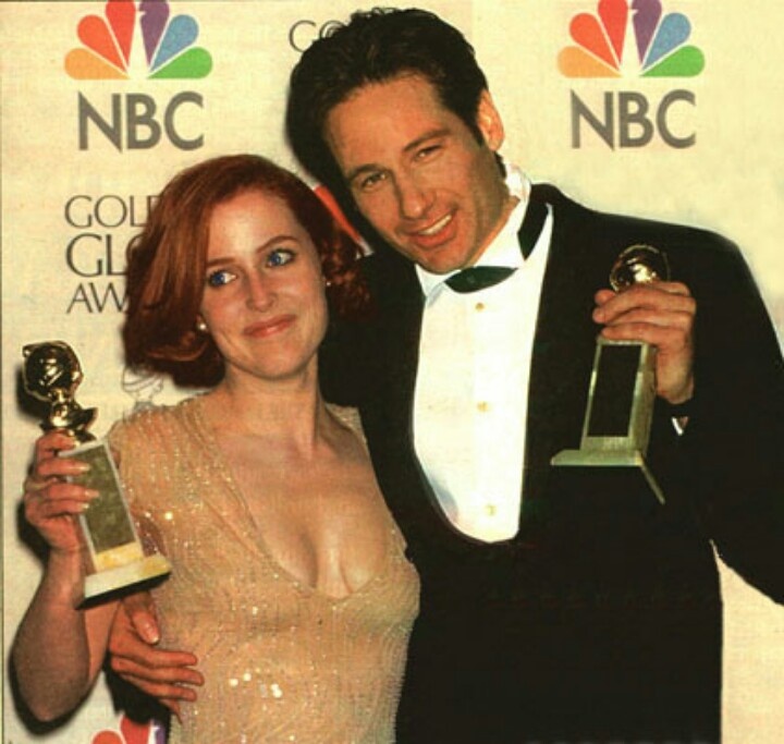 Gillian Anderson And David Duchovny Reunite At SAG Awards Gillian Anderson And David Duchovny Reunite At SAG Awards