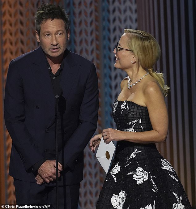 Gillian Anderson And David Duchovny's SAG Awards Reunion: A Look Back