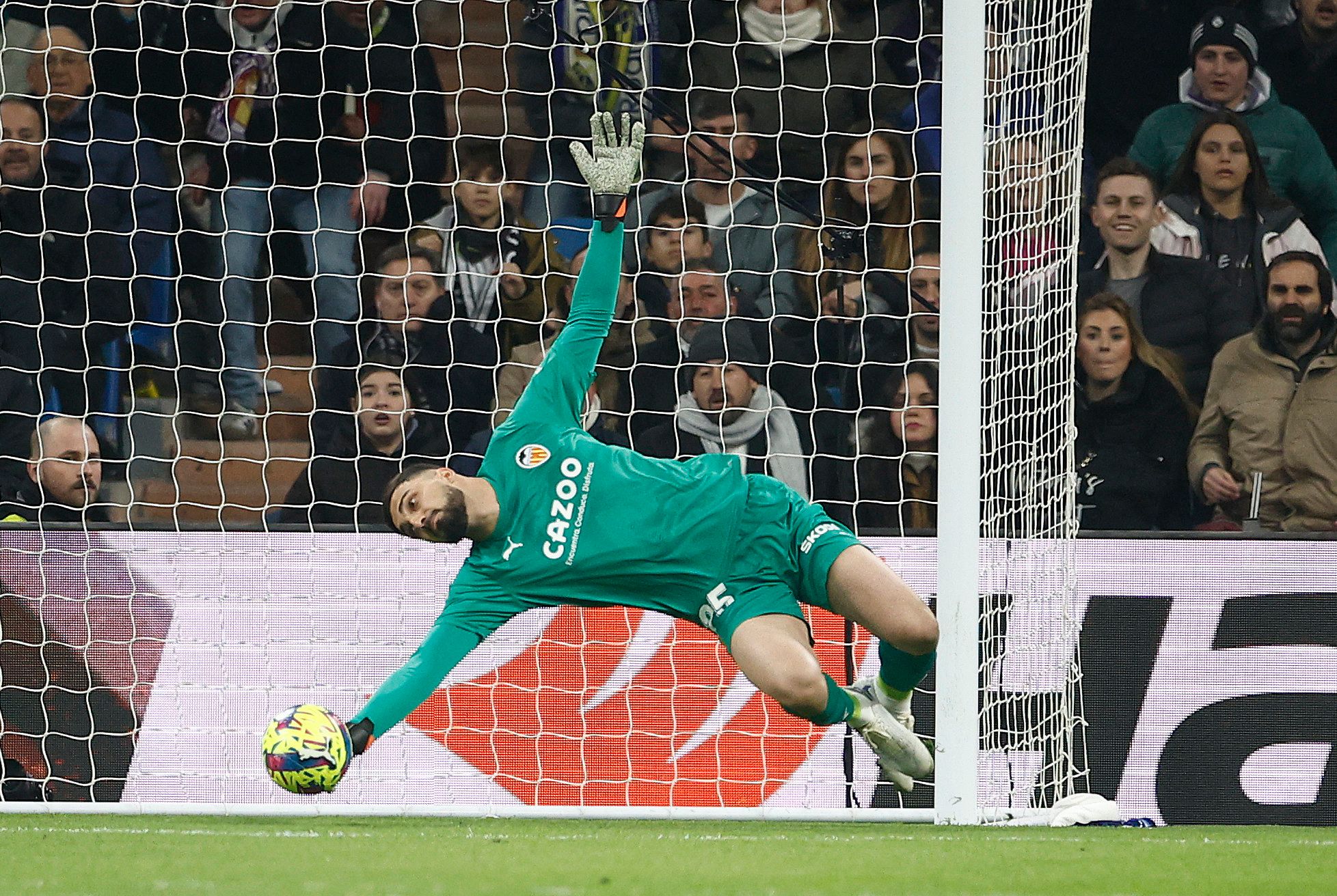 Giorgi Mamardashvili: Valencia's Shock Victory Over Real Madrid Giorgi Mamardashvili: Valencia's Shock Victory Over Real Madrid