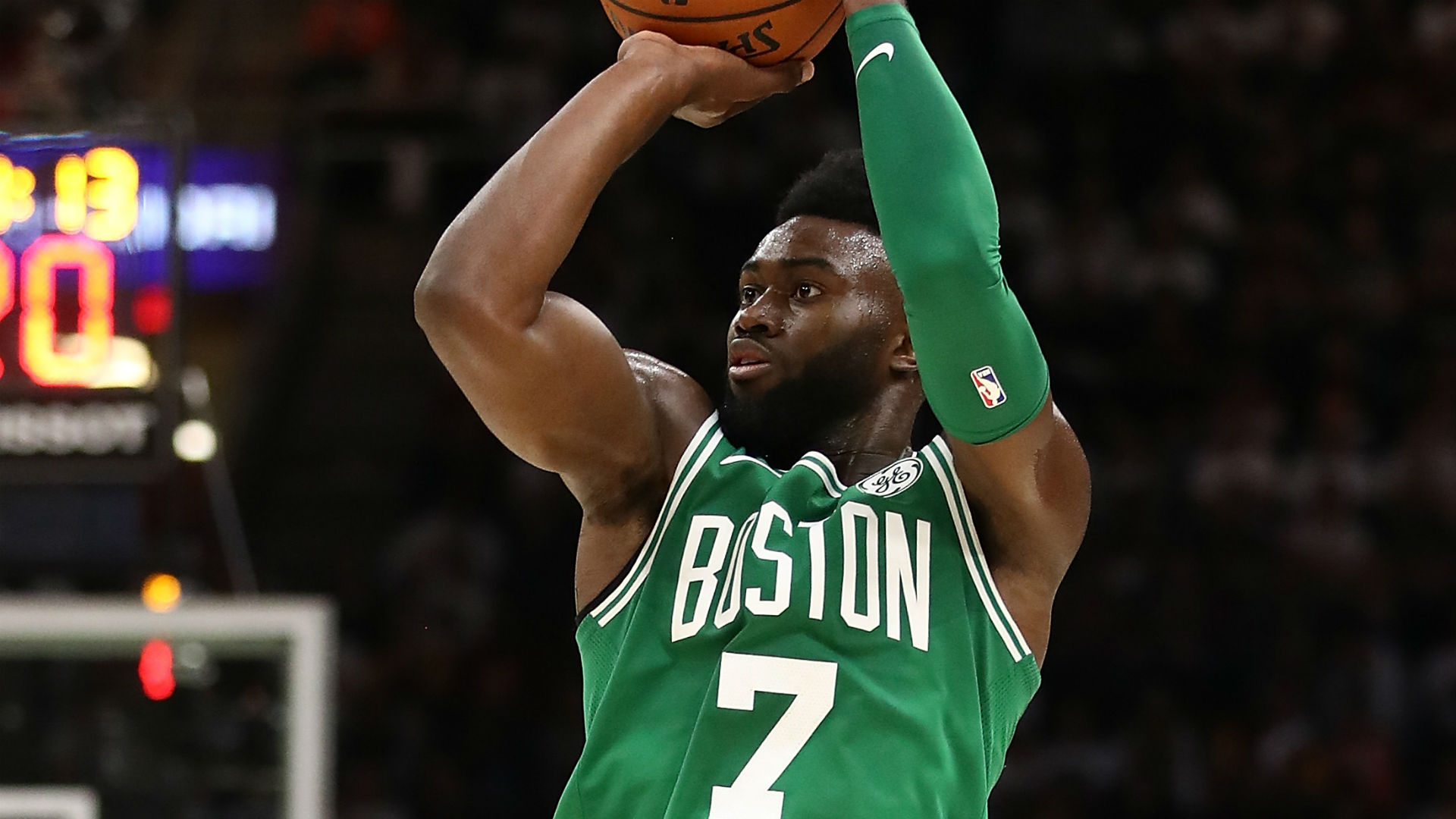 Grizzlie Jaylen Wells' Scary Fall: Taken Off On Stretcher Grizzlie Jaylen Wells' Scary Fall: Taken Off On Stretcher