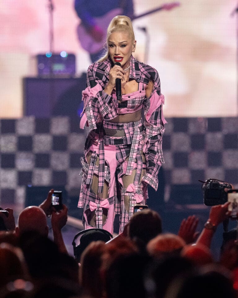 Gwen Stefani Faces Faith-Based Backlash: Fan Support Gwen Stefani Faces Faith-Based Backlash: Fan Support