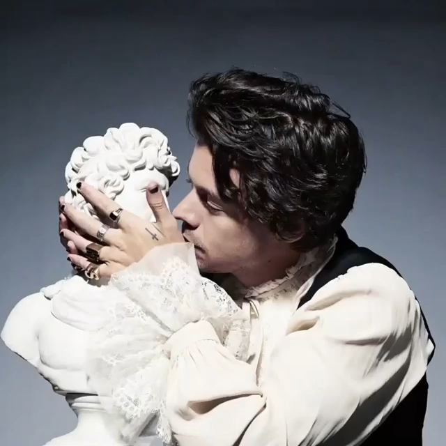 Harry Styles' Reaction To A Hilariously Bad SNL Impression Harry Styles' Reaction To A Hilariously Bad SNL Impression