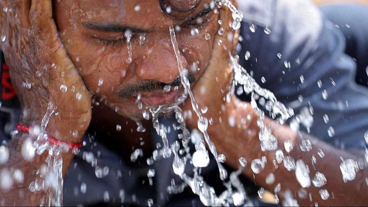 Heatwave Alert For South Bengal: Five Districts Impacted Heatwave Alert For South Bengal: Five Districts Impacted