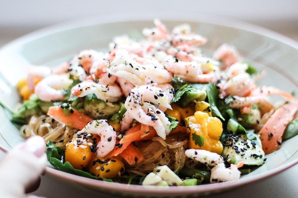 Hemmagjorda Kycklingnuggets: Recept Med Majsflingor Och Snabb Asiatisk Sallad Hemmagjorda Kycklingnuggets: Recept Med Majsflingor Och Snabb Asiatisk Sallad
