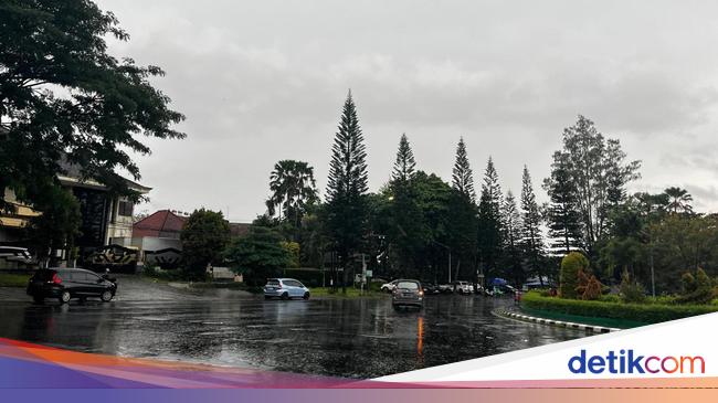 Hujan Di Jawa Timur: Prediksi Cuaca Lengkap 24 Maret Hujan Di Jawa Timur: Prediksi Cuaca Lengkap 24 Maret