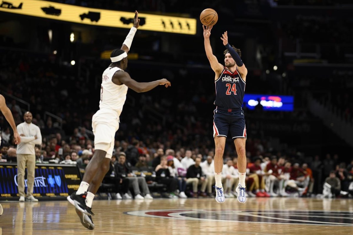 Hunter's 32 Points Power Cavaliers To 10th Straight Win Hunter's 32 Points Power Cavaliers To 10th Straight Win