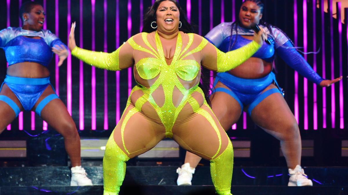Internet Reacts To Lizzo's Striking Weight Transformation Internet Reacts To Lizzo's Striking Weight Transformation