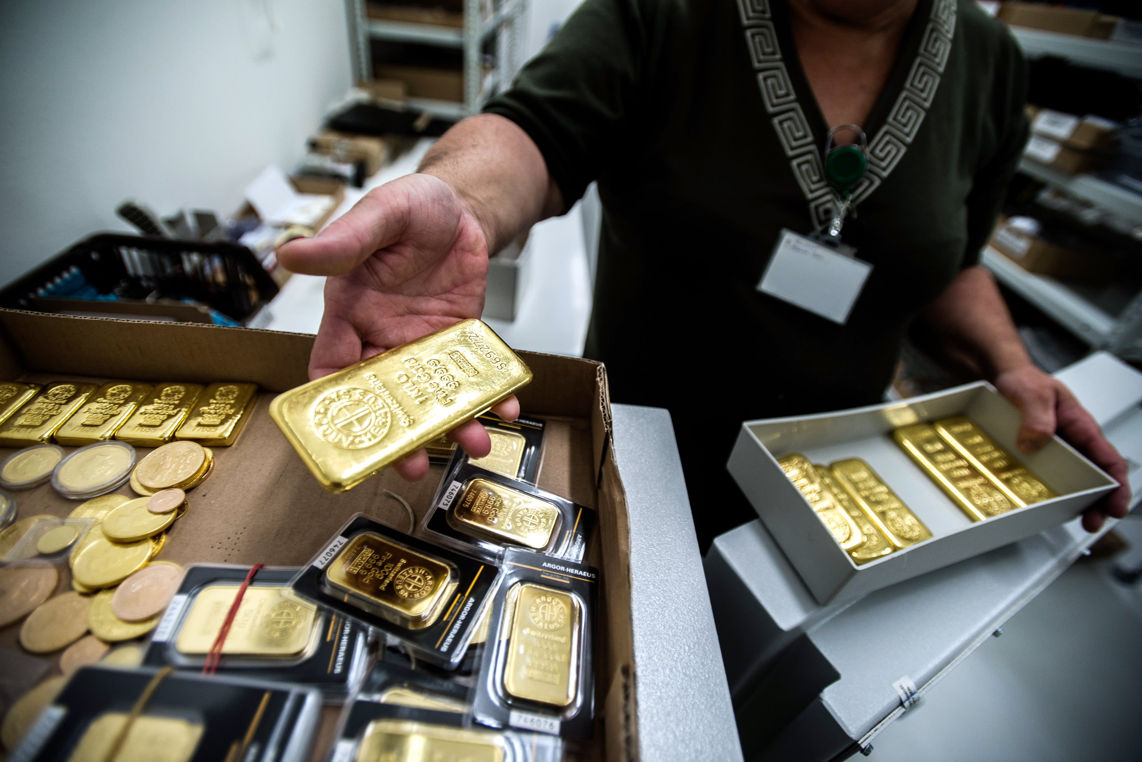 Investor Flight To Safety: Gold And Cash ETFs Surge Investor Flight To Safety: Gold And Cash ETFs Surge