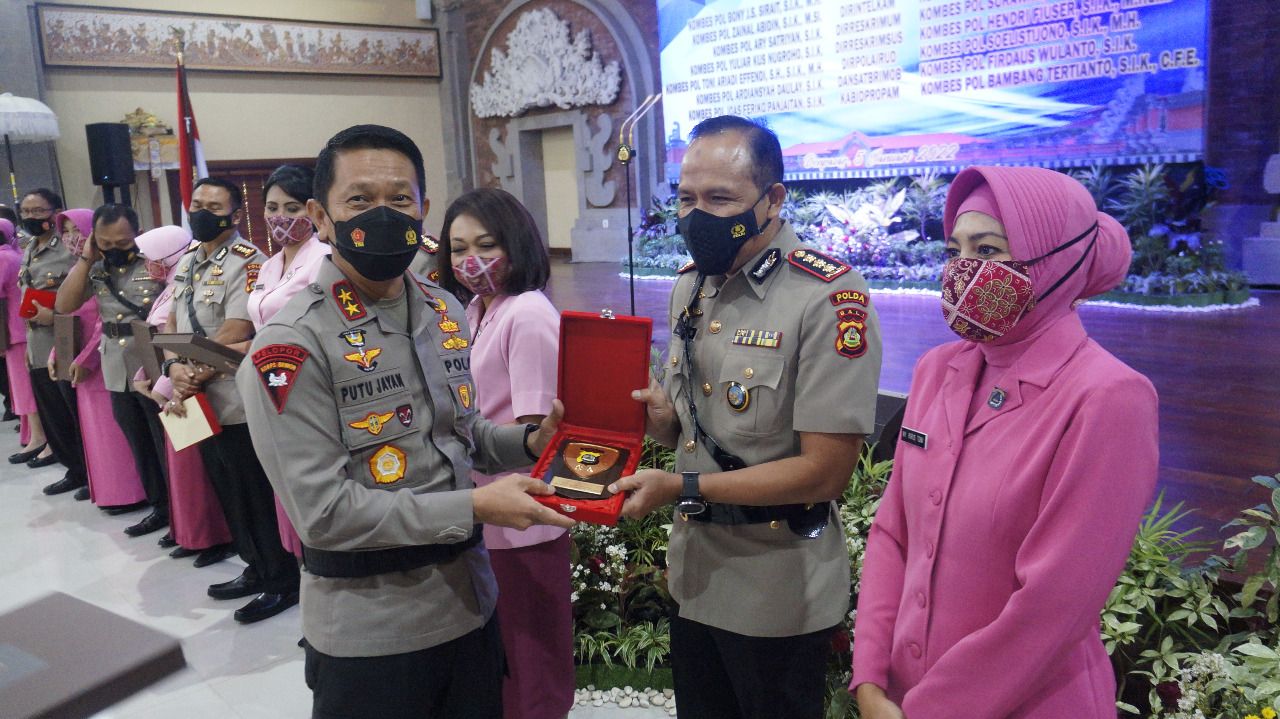 Irjen Daniel Pimpin Sertijab 7 Pamen Polda Bali: Pesan Penting Untuk Jajaran Irjen Daniel Pimpin Sertijab 7 Pamen Polda Bali: Pesan Penting Untuk Jajaran