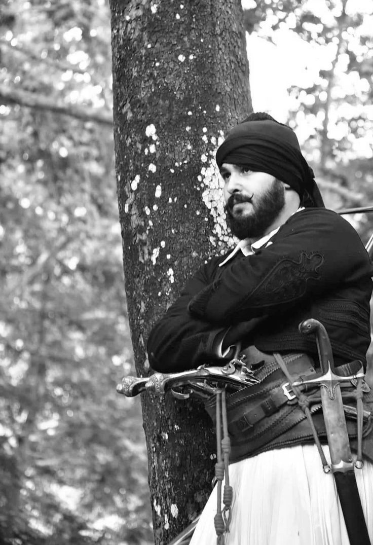 Ιστορία Και Παράδοση: Οι Εορτές Του Μαΐου Στην Καστοριά Ιστορία Και Παράδοση: Οι Εορτές Του Μαΐου Στην Καστοριά