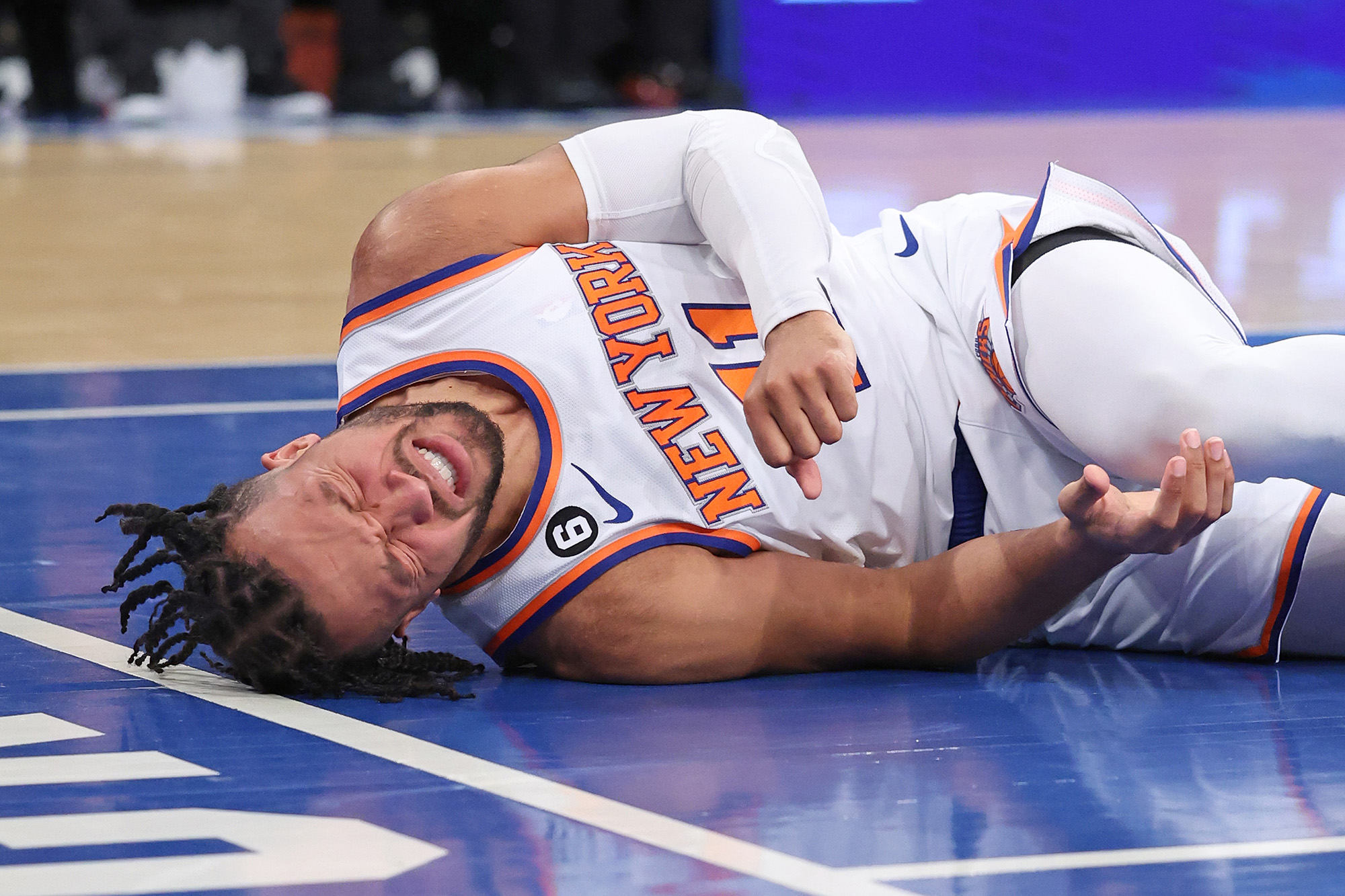 Jalen Brunson's Ankle Injury: Knicks-Lakers Game Ends In Overtime Jalen Brunson's Ankle Injury: Knicks-Lakers Game Ends In Overtime