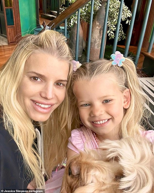 Jessica Simpson And Birdie's Matching Yellow Swimsuits: A Cute Twin Moment Jessica Simpson And Birdie's Matching Yellow Swimsuits: A Cute Twin Moment