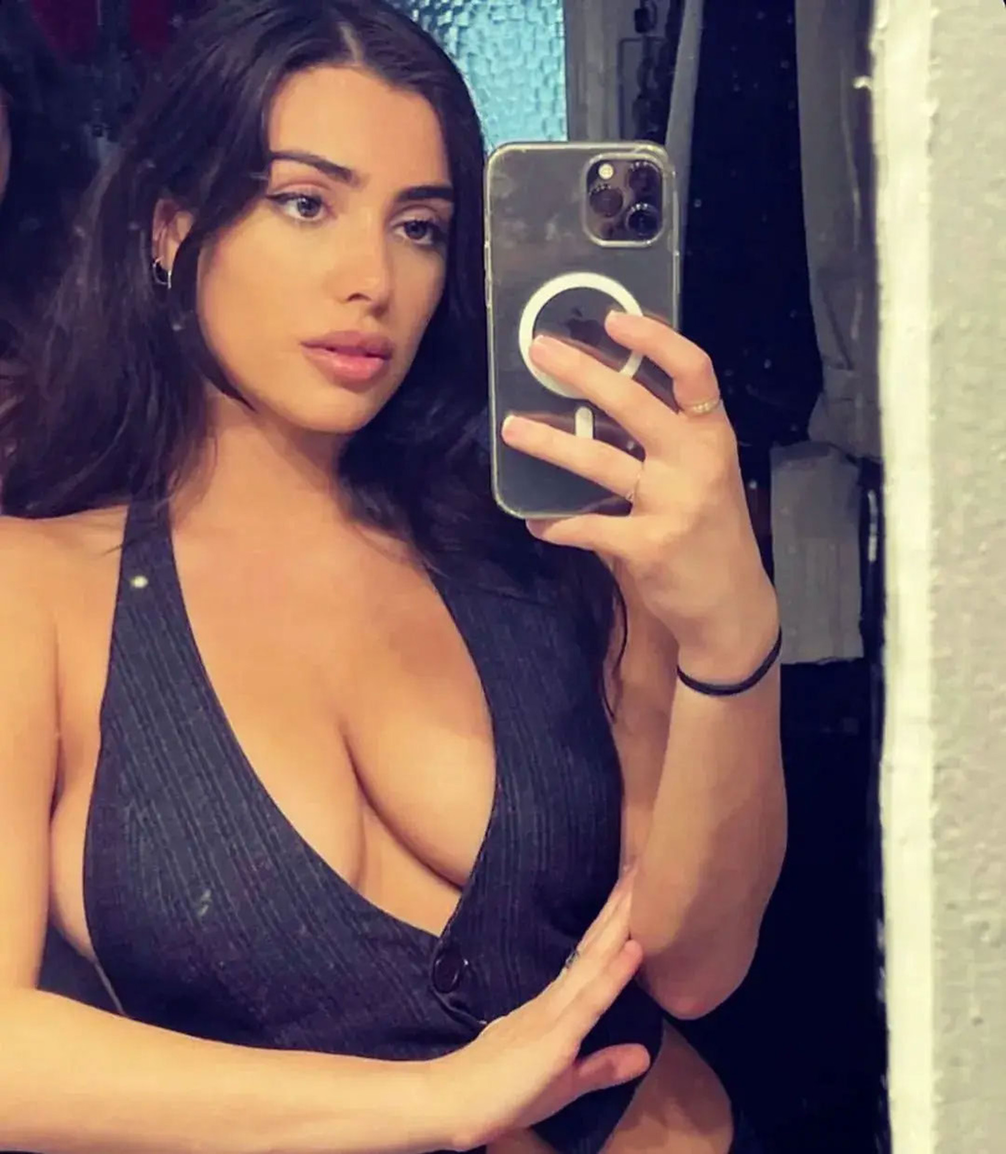 Julia Fox And Bianca Censori: A Style Comparison After Kanye West Drama Julia Fox And Bianca Censori: A Style Comparison After Kanye West Drama