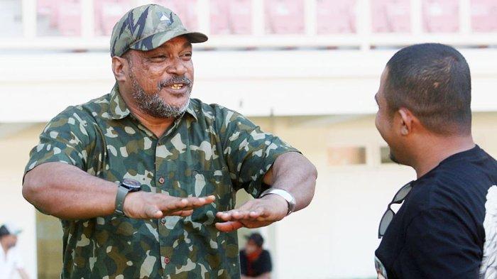 Kakanwil Papua Ajak Masyarakat Dukung Persipura Menuju Kemenangan Kakanwil Papua Ajak Masyarakat Dukung Persipura Menuju Kemenangan