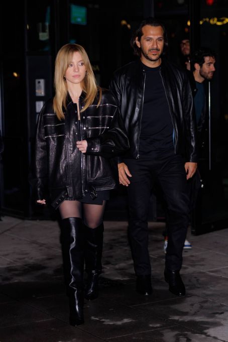 Karaoke Night: Sydney Sweeney's Emotional Song Following Split From Jonathan Davino Karaoke Night: Sydney Sweeney's Emotional Song Following Split From Jonathan Davino