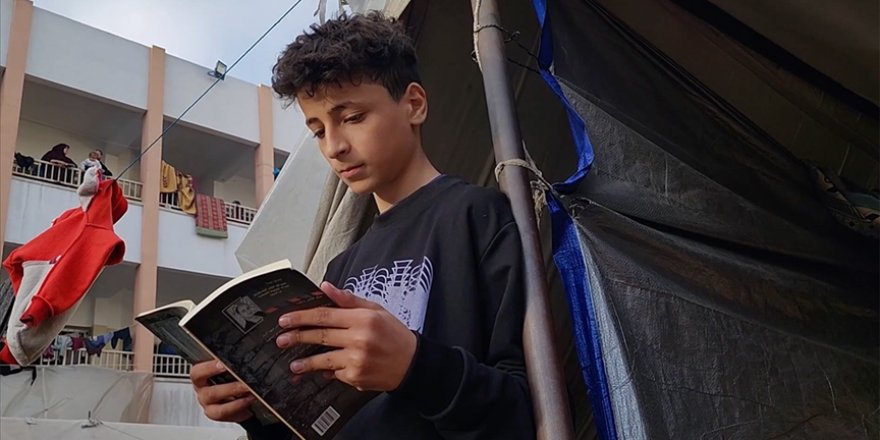 Kuran Ezberi: Gazzeli Çocukların Çadırda Yaptığı Mücadele Kuran Ezberi: Gazzeli Çocukların Çadırda Yaptığı Mücadele