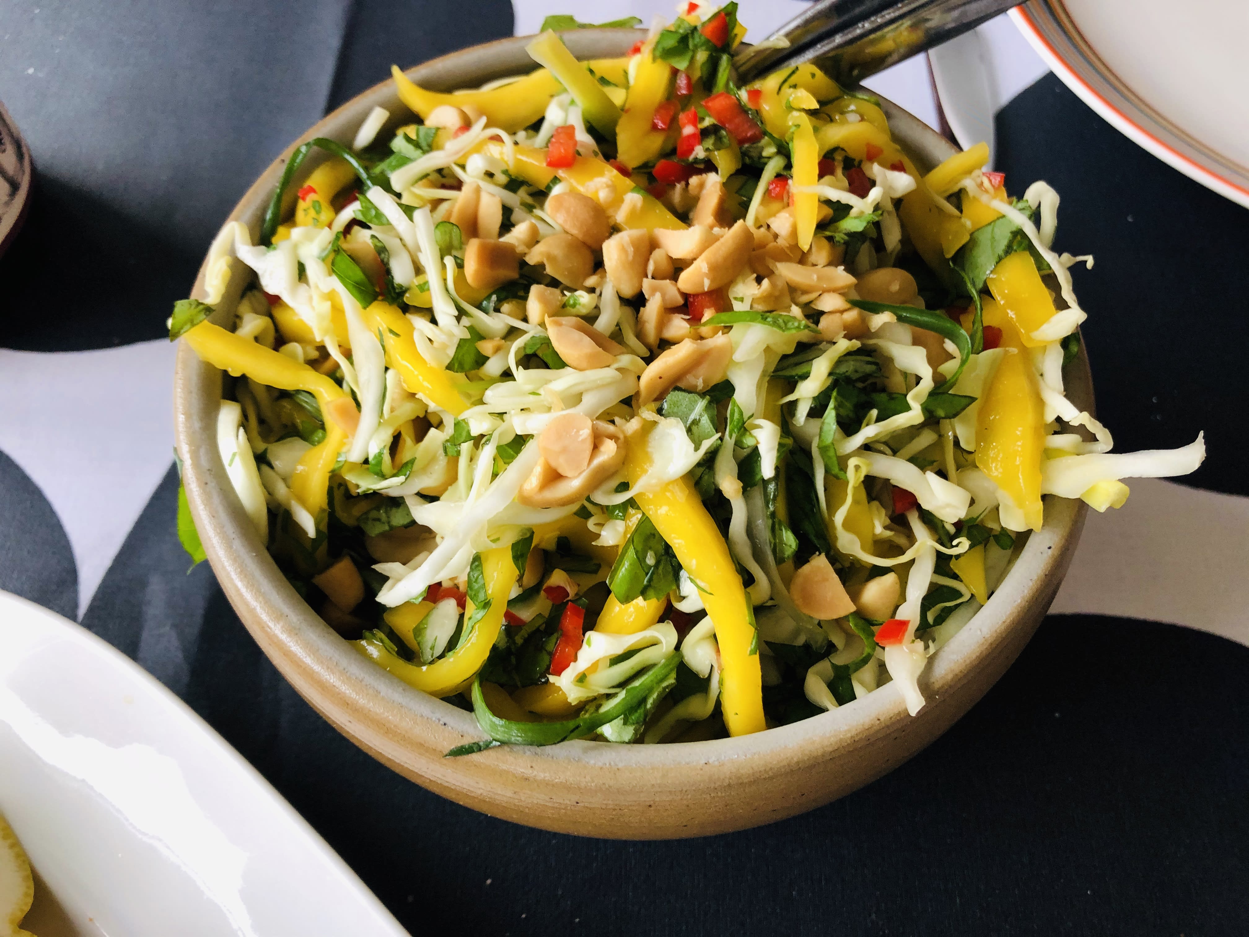 Lättlagad Kycklingmiddag: Majsflingonuggets Och Asiatisk Kålsallad Lättlagad Kycklingmiddag: Majsflingonuggets Och Asiatisk Kålsallad