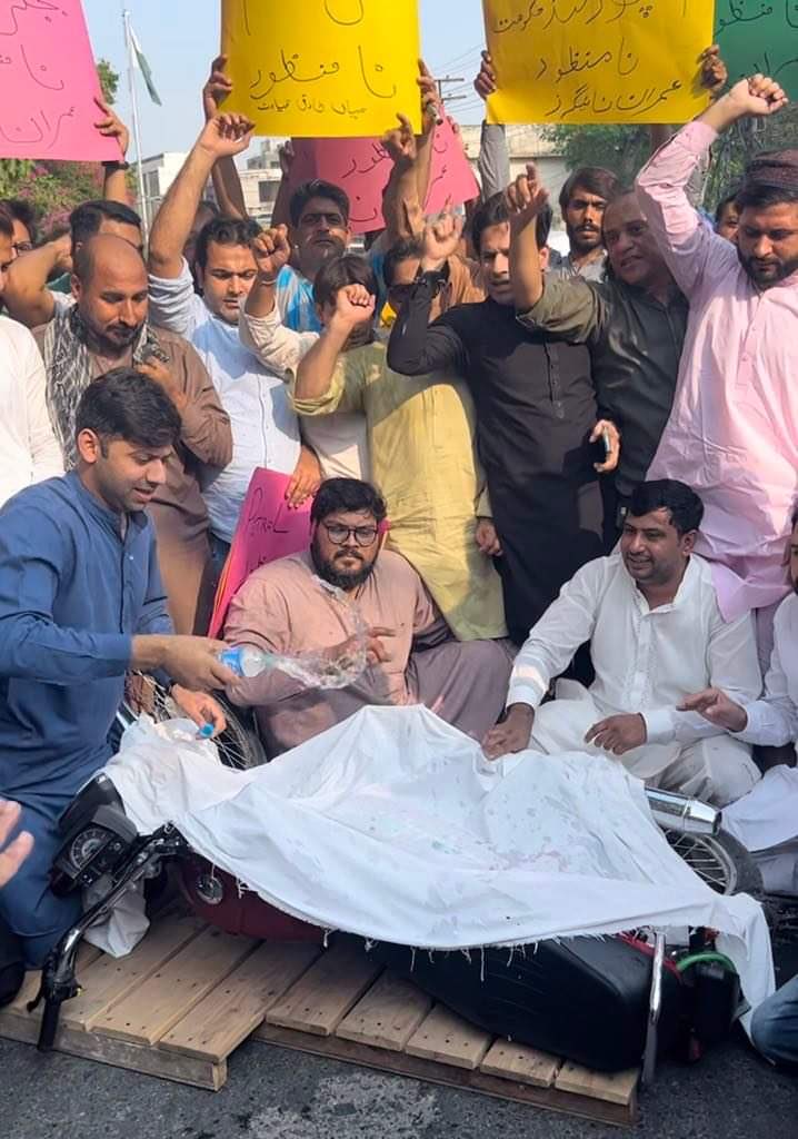 لاہور میں گوشت کی بڑھتی ہوئی قیمتیں: عوام کی مشکلات میں اضافہ لاہور میں گوشت کی بڑھتی ہوئی قیمتیں: عوام کی مشکلات میں اضافہ