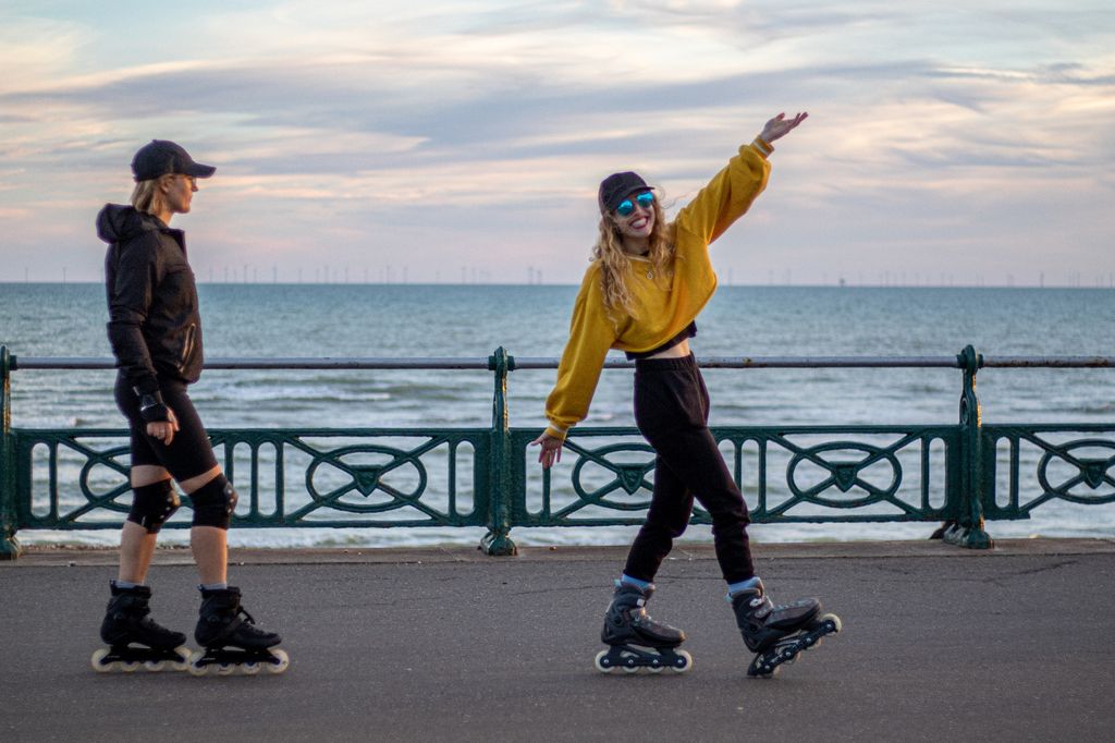 Leonardo DiCaprio's Near-Miss: The Romeo + Juliet Rollerblading Incident Leonardo DiCaprio's Near-Miss: The Romeo + Juliet Rollerblading Incident