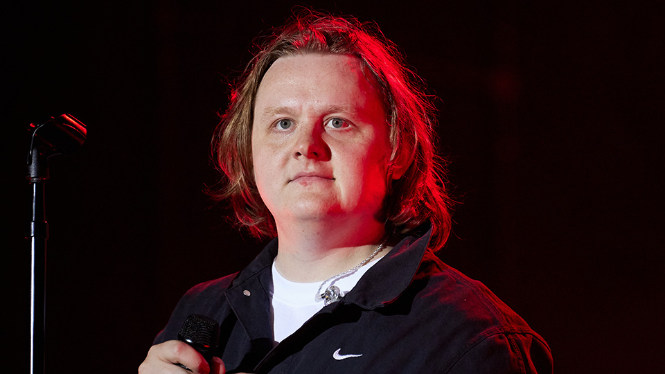 Lewis Capaldi's Return: First Gig In Two Years Supports Mental Health Charity Lewis Capaldi's Return: First Gig In Two Years Supports Mental Health Charity