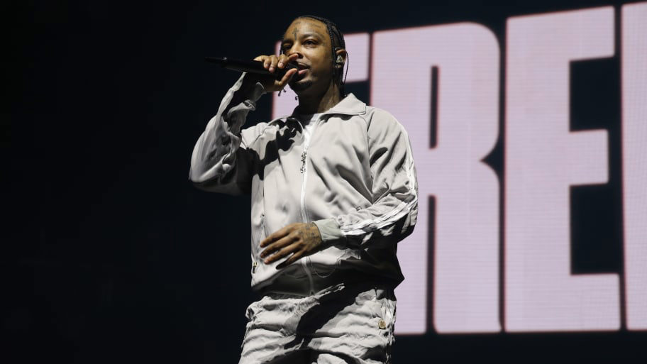 Lively And Kendrick: Putting Feud Speculation To Rest At Hollywood Premiere Lively And Kendrick: Putting Feud Speculation To Rest At Hollywood Premiere