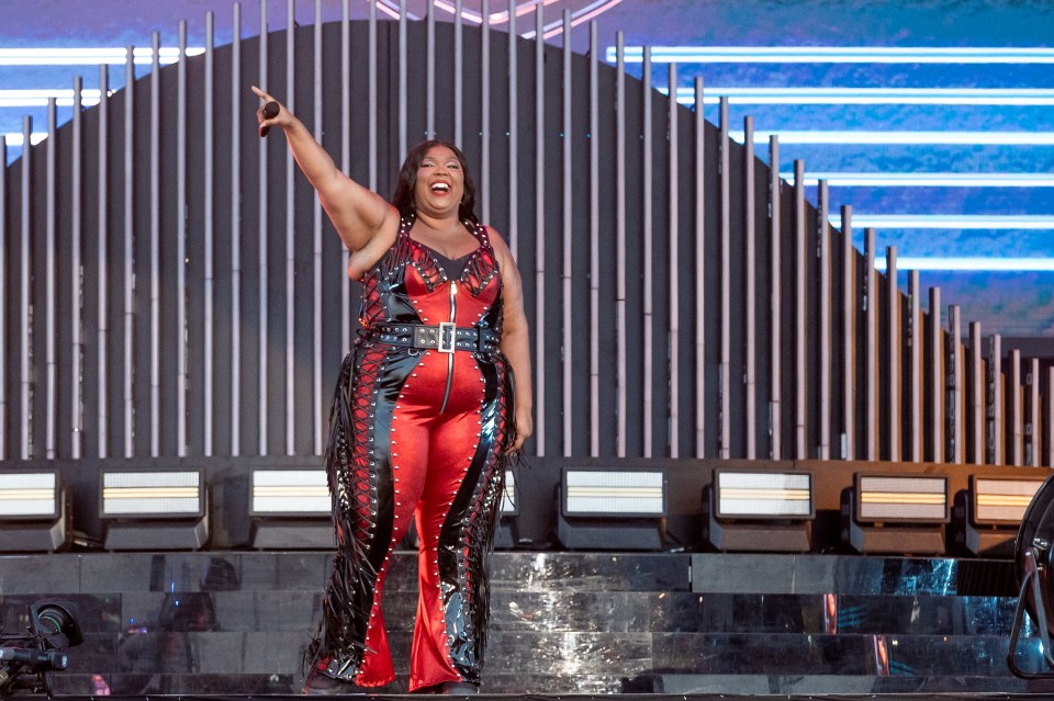 Lizzo's Weight Loss Journey: Diet, Exercise, And Mindset Lizzo's Weight Loss Journey: Diet, Exercise, And Mindset