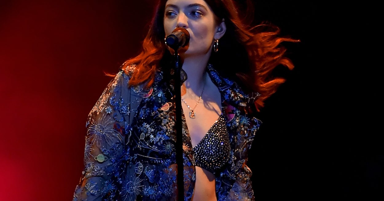 Lorde Stuns Fans At Unexpected Club Appearance Lorde Stuns Fans At Unexpected Club Appearance