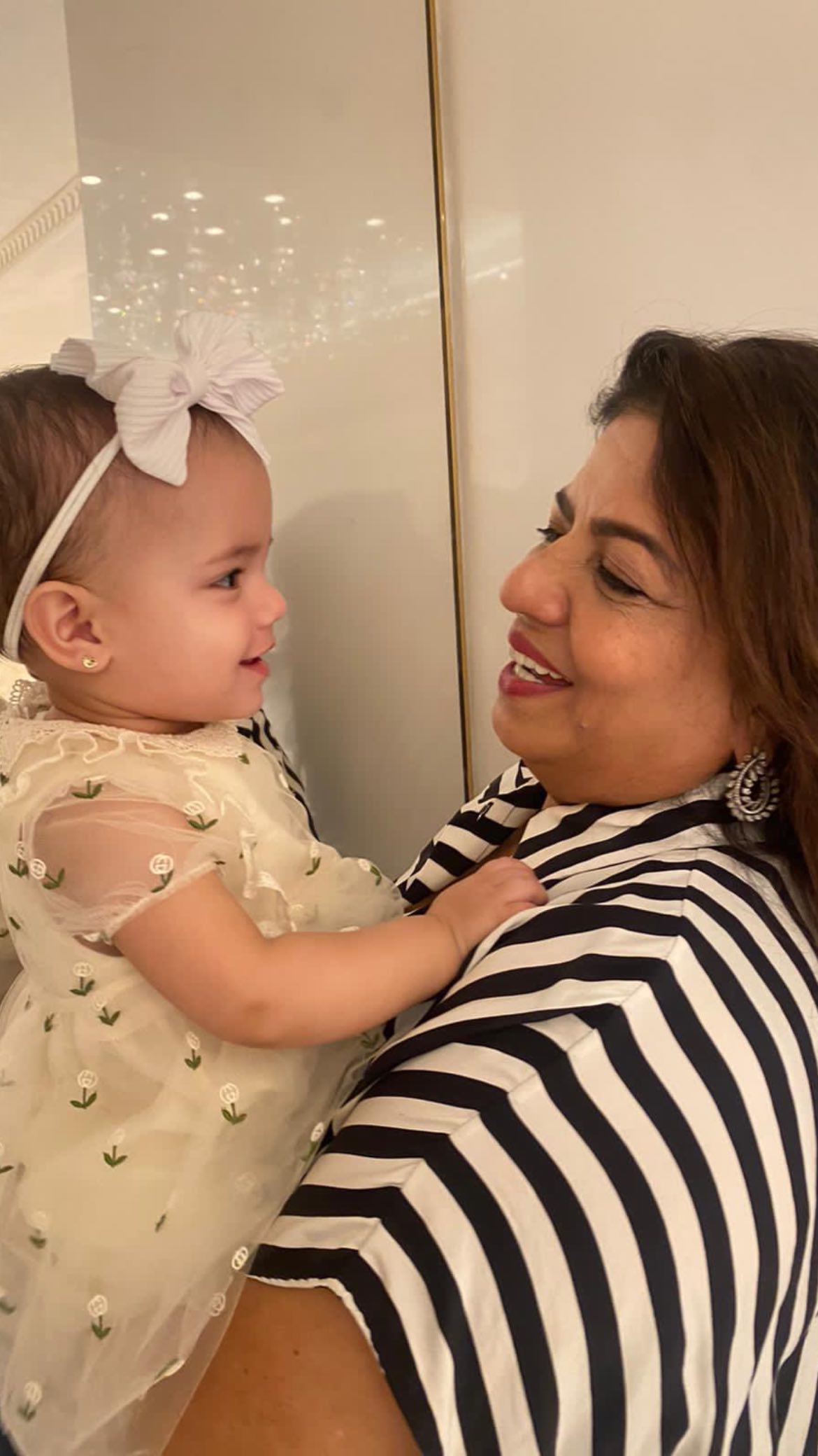 Madhu Chopra Opens Up: Priyanka Chopra's Struggles As A Bollywood Outsider Madhu Chopra Opens Up: Priyanka Chopra's Struggles As A Bollywood Outsider