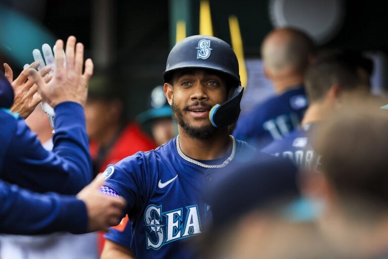 Mariners Edge Reds In 10 Innings: Arozarena's Impact Mariners Edge Reds In 10 Innings: Arozarena's Impact