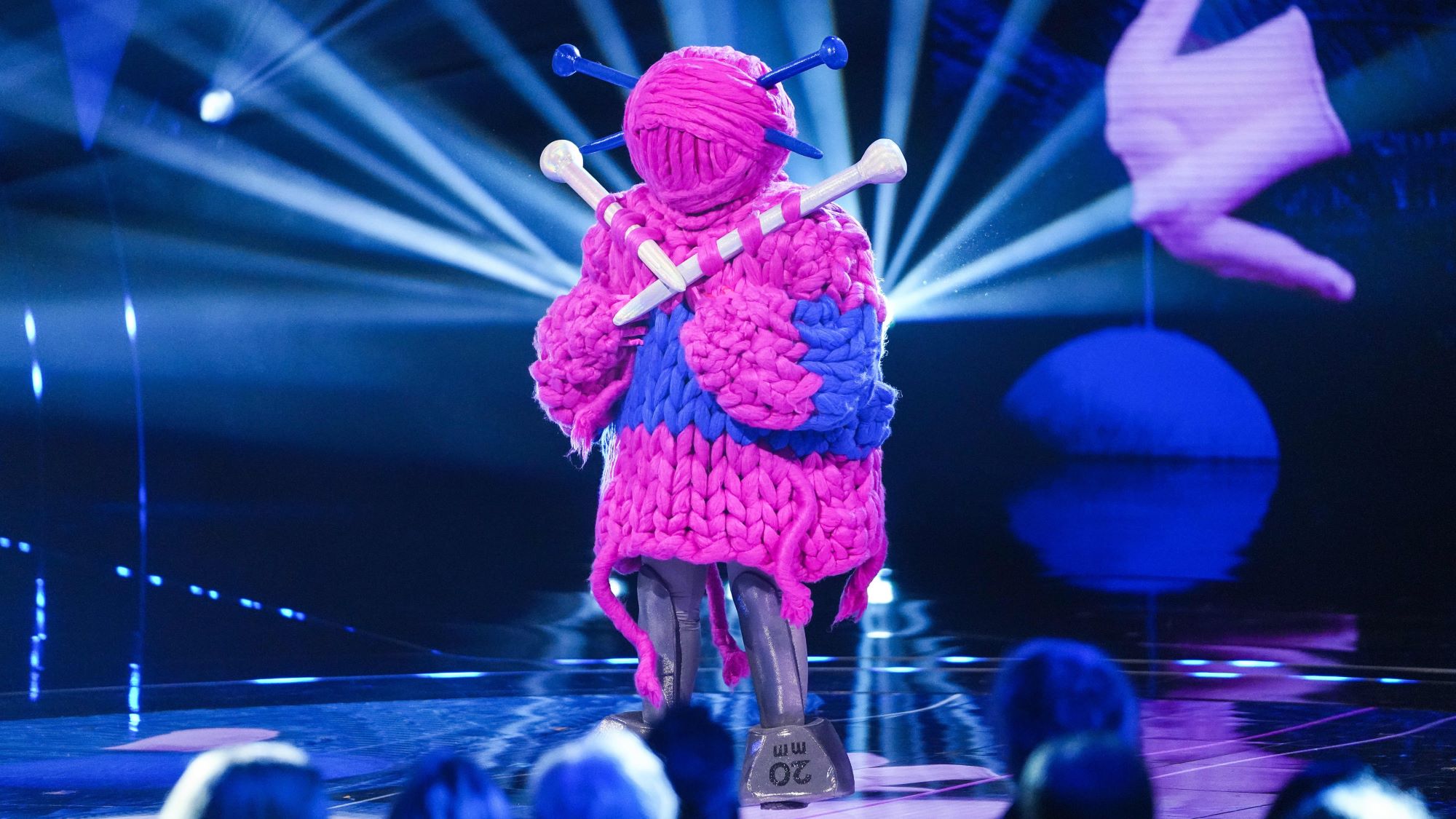 Mask Singer 2025 : Démasquons L'Autruche ! Analyse Des Indices Et Pronostics Mask Singer 2025 : Démasquons L'Autruche ! Analyse Des Indices Et Pronostics
