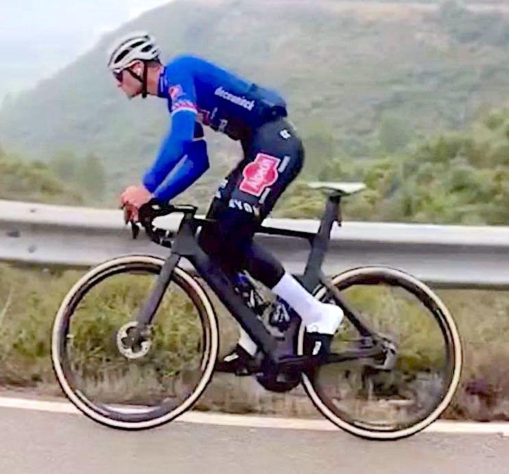 Mathieu Van Der Poel's Tirreno-Adriatico Bike: A Custom Canyon Aeroad