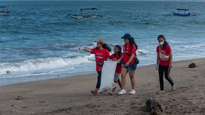 Mendorong Kesuksesan Persemian Gerakan Bali Bersih Sampah: Inisiatif Dan Implementasi Mendorong Kesuksesan Persemian Gerakan Bali Bersih Sampah: Inisiatif Dan Implementasi