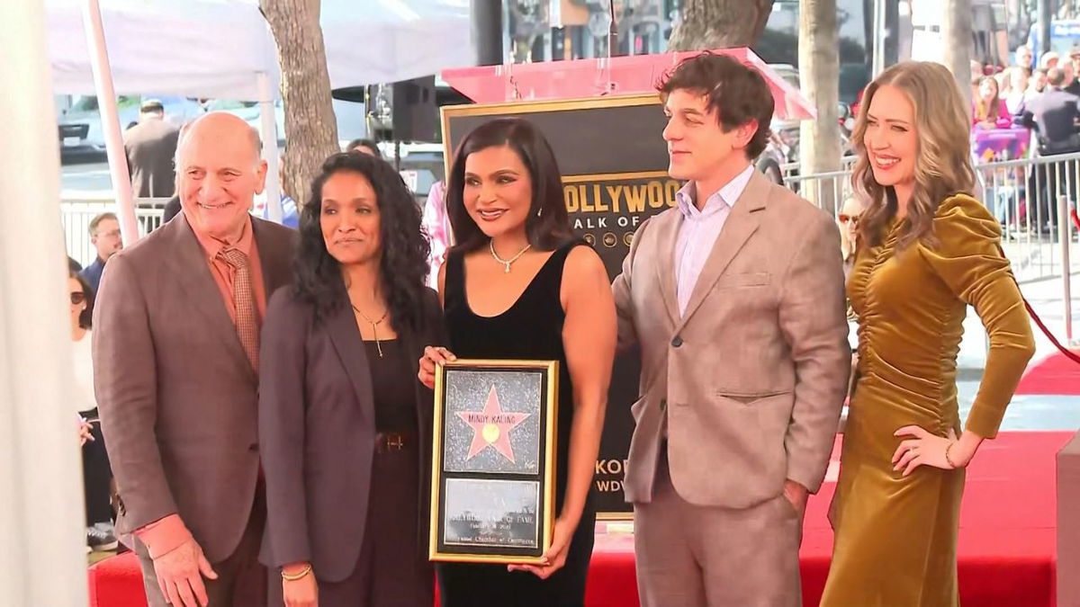 Mindy Kaling Channels Old Hollywood Glamour In Peplum At Walk Of Fame Ceremony Mindy Kaling Channels Old Hollywood Glamour In Peplum At Walk Of Fame Ceremony