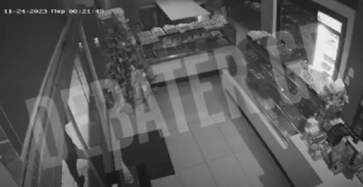 Νέα Σμύρνη: Εισβολή Ληστών Σε Ζαχαροπλαστείο - Σοκαριστικό Βίντεο Νέα Σμύρνη: Εισβολή Ληστών Σε Ζαχαροπλαστείο - Σοκαριστικό Βίντεο
