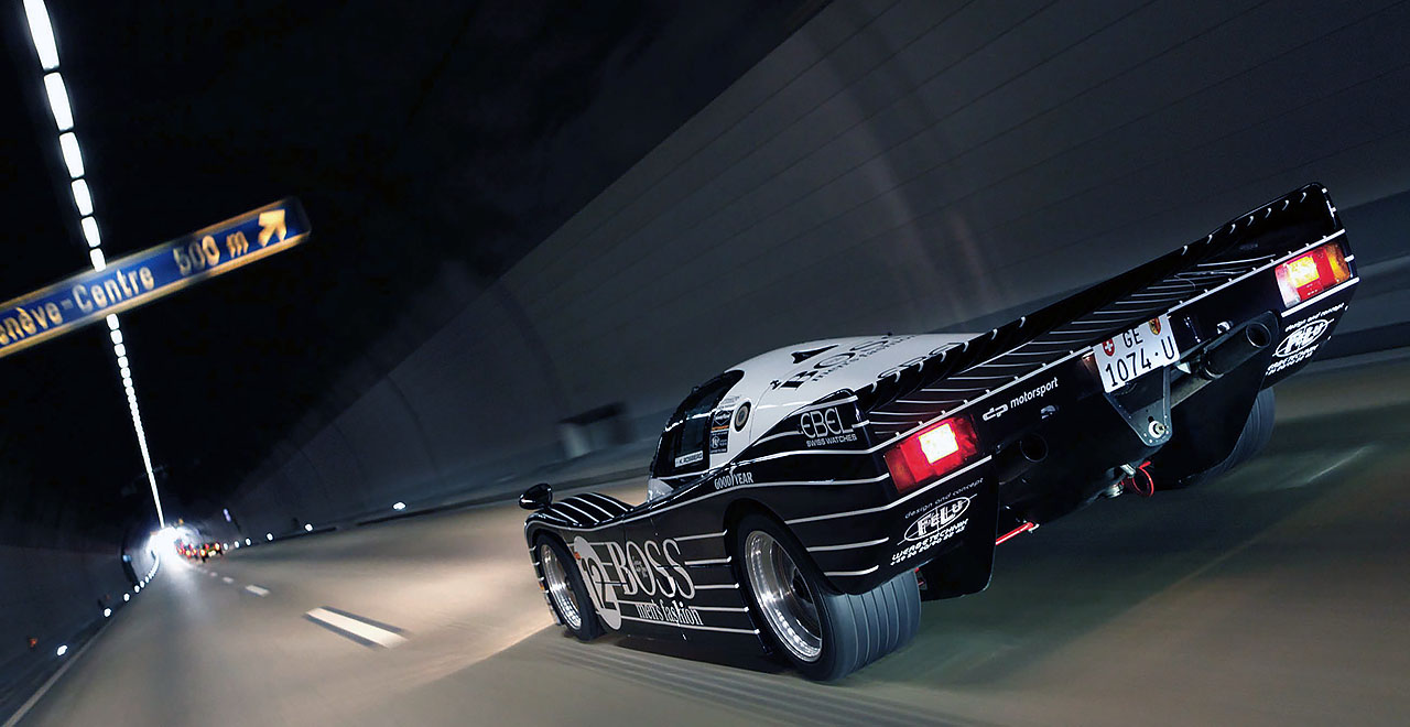 Neden Porsche 956 Aracı Tavanından Asılı Durumda Sergileniyor? Neden Porsche 956 Aracı Tavanından Asılı Durumda Sergileniyor?