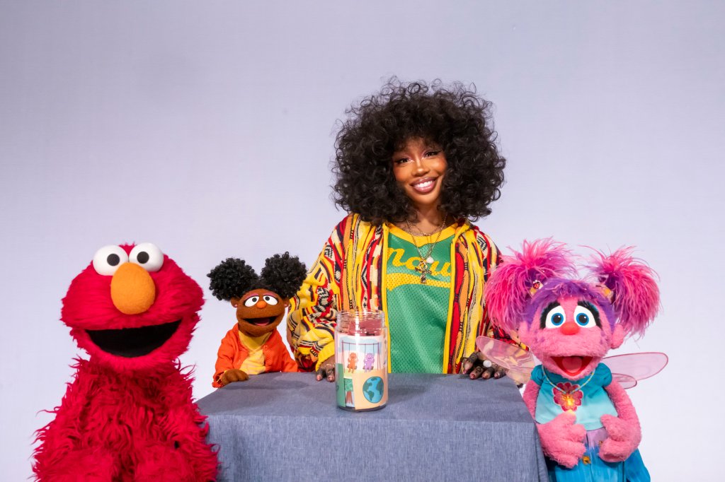 New Song Alert: SZA And Elmo Spread Gratitude On Sesame Street New Song Alert: SZA And Elmo Spread Gratitude On Sesame Street