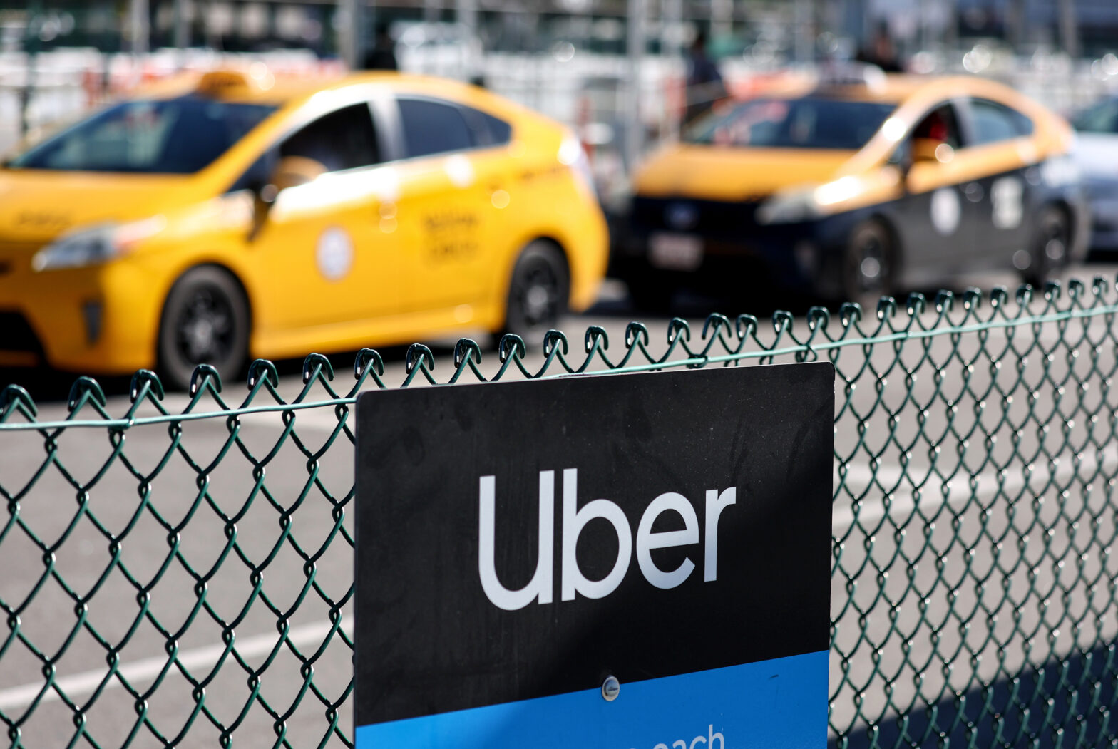 New Uber Shuttle Service: $5 Rides From United Center For Fans New Uber Shuttle Service: $5 Rides From United Center For Fans