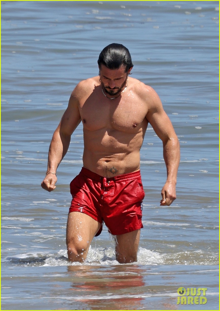 Orlando Bloom Heats Up Fitness Friday With A Cold Plunge Orlando Bloom Heats Up Fitness Friday With A Cold Plunge