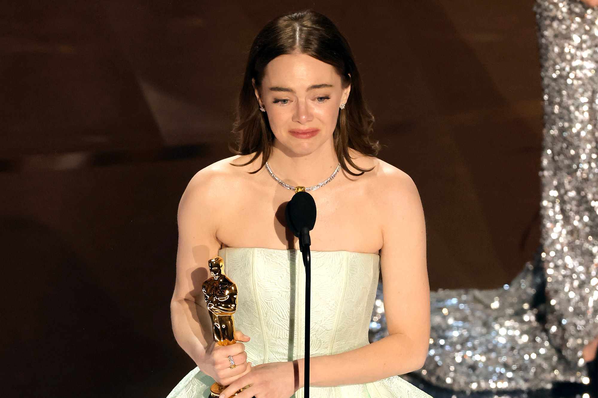 Oscars 2025: Emma Stone's Daring Sequin Louis Vuitton Gown And Retro Pixie Cut Oscars 2025: Emma Stone's Daring Sequin Louis Vuitton Gown And Retro Pixie Cut