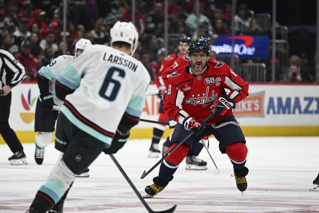 Ovechkin Scores 894th Goal, Matching Gretzky's NHL Record: CP NewsAlert Ovechkin Scores 894th Goal, Matching Gretzky's NHL Record: CP NewsAlert